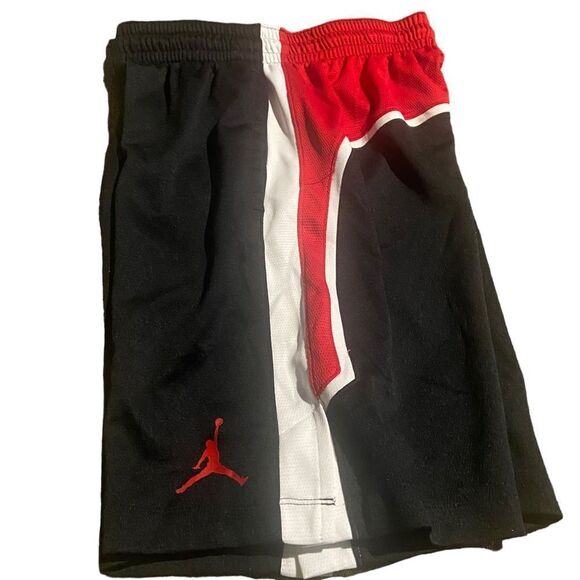Jordan Other - Jordan basketball shirts size large 10 inch in seam front pockets perfect